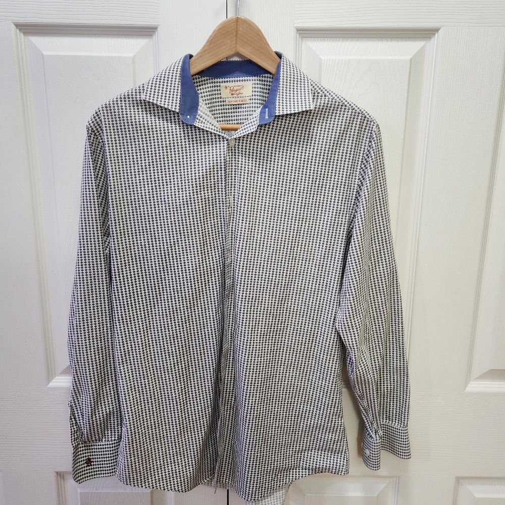 An original Penguin dress shirt heritage slim fit. Size 15 1/2 32/33